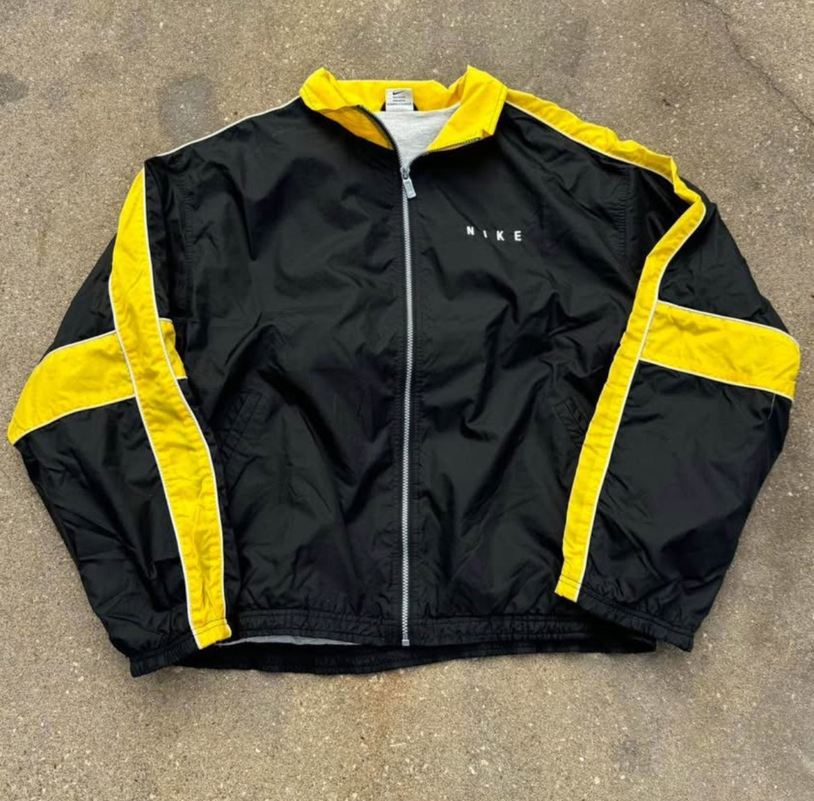 NIKE Black and Yellow Windbreaker Jacket XL